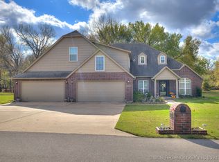 9526 S Rosewood Dr, Broken Arrow, OK 74014
