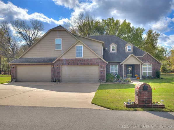 9526 S Rosewood Dr, Broken Arrow, OK 74014