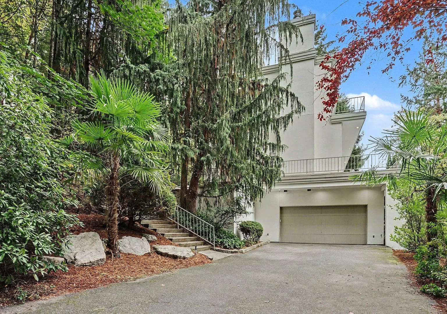 4Bd/3.25Ba Bellevue Home — Photo 1