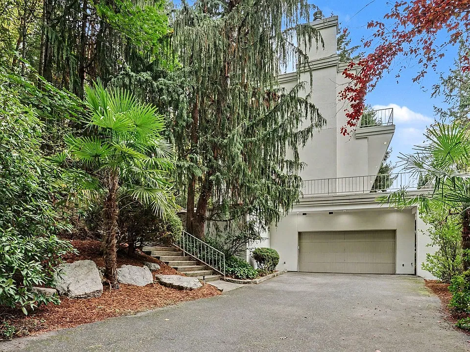 1121 W Lake Sammamish Pkwy SE