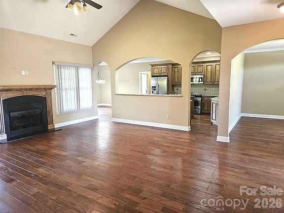5th image of 323 Wendover Dr