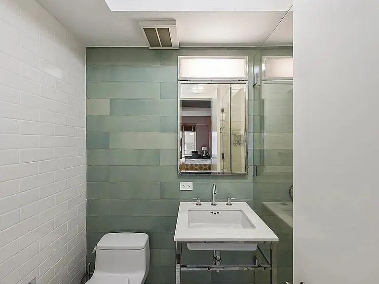 211 E 51st St #10A — Photo 5