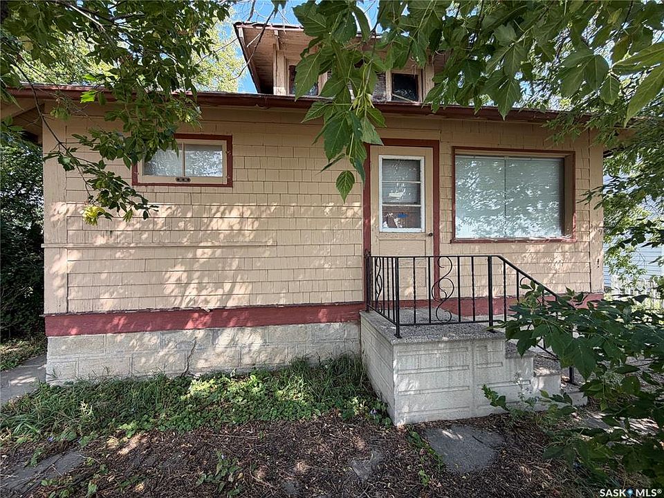 1st image of 109 1st AVENUE N