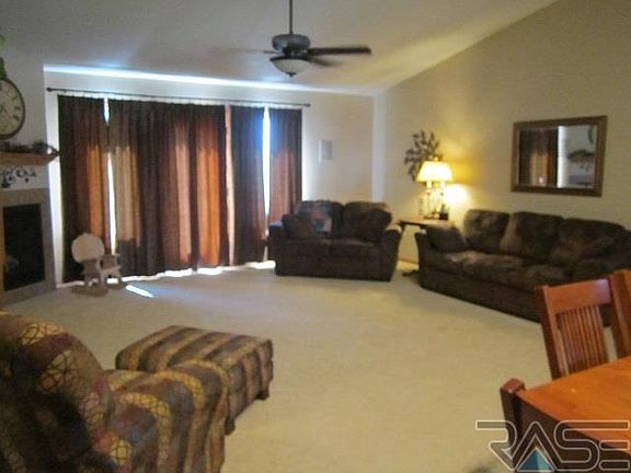 4th image of 1123 N Olive Ave