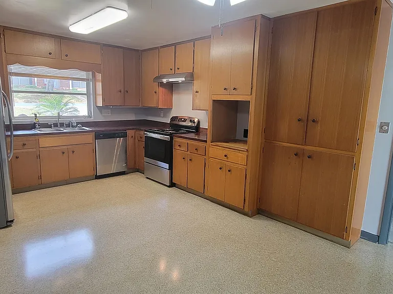 842 Hillside Ave — Photo 1