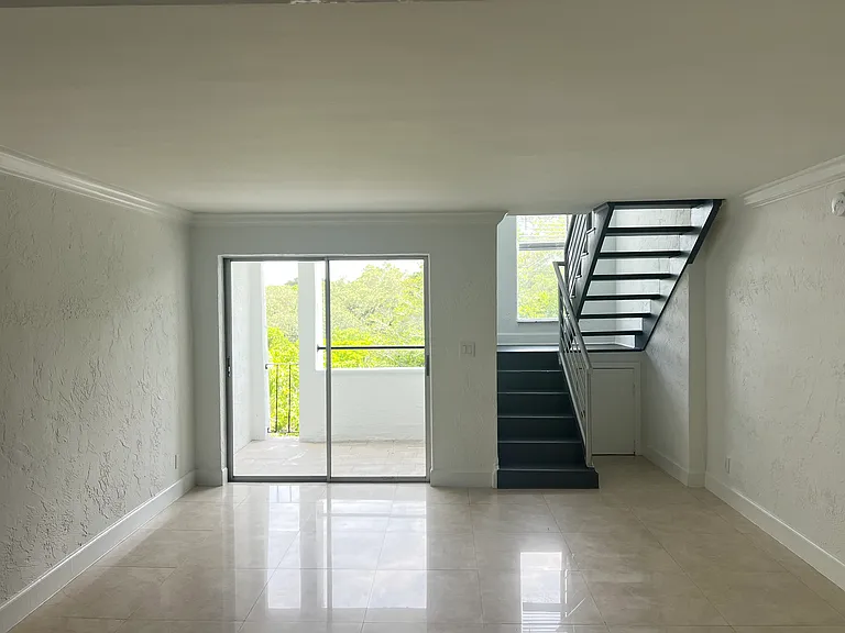 1660 NE 135th St #14 — Photo 3