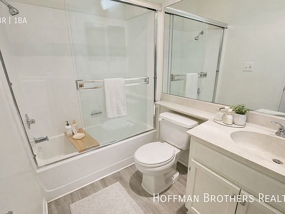 4th image of 3747 Glendon Ave #214