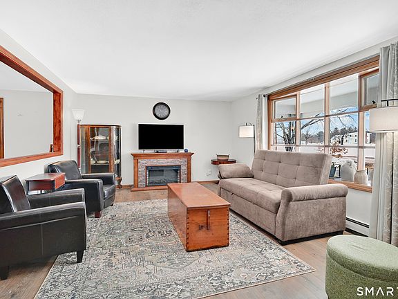 3rd image of 33 Harrington Road