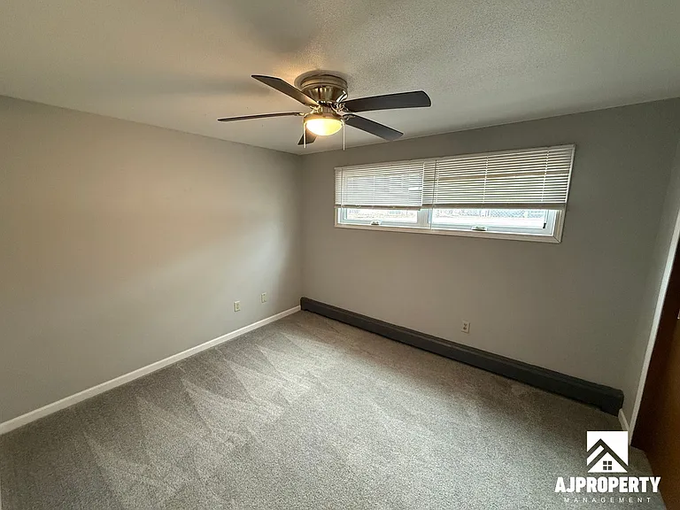 1015 S Duluth Ave — Photo 9
