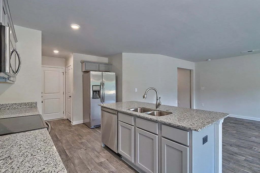 3 bed, 2.5 bath, 1883 sqft, $2,000 — Photo 2