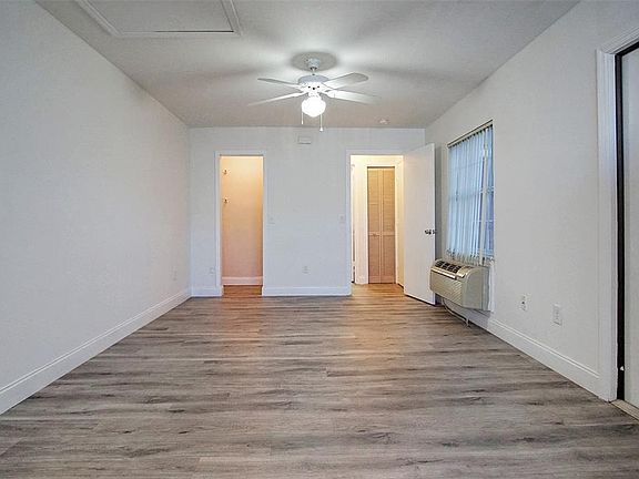 3rd image of 526 Caribbean Dr