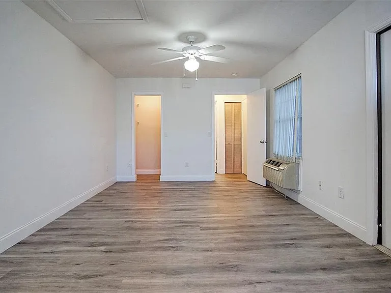 526 Caribbean Dr — Photo 3