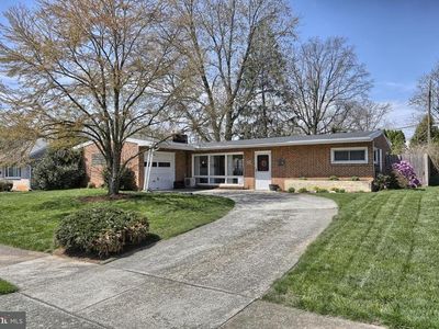 32 Center Dr, Camp Hill, PA, 17011