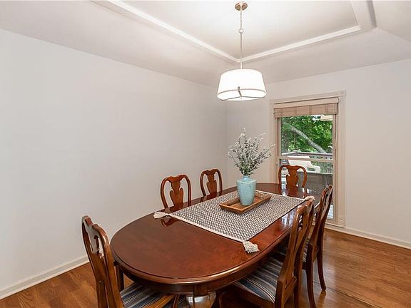 5th image of 728 W 121st St