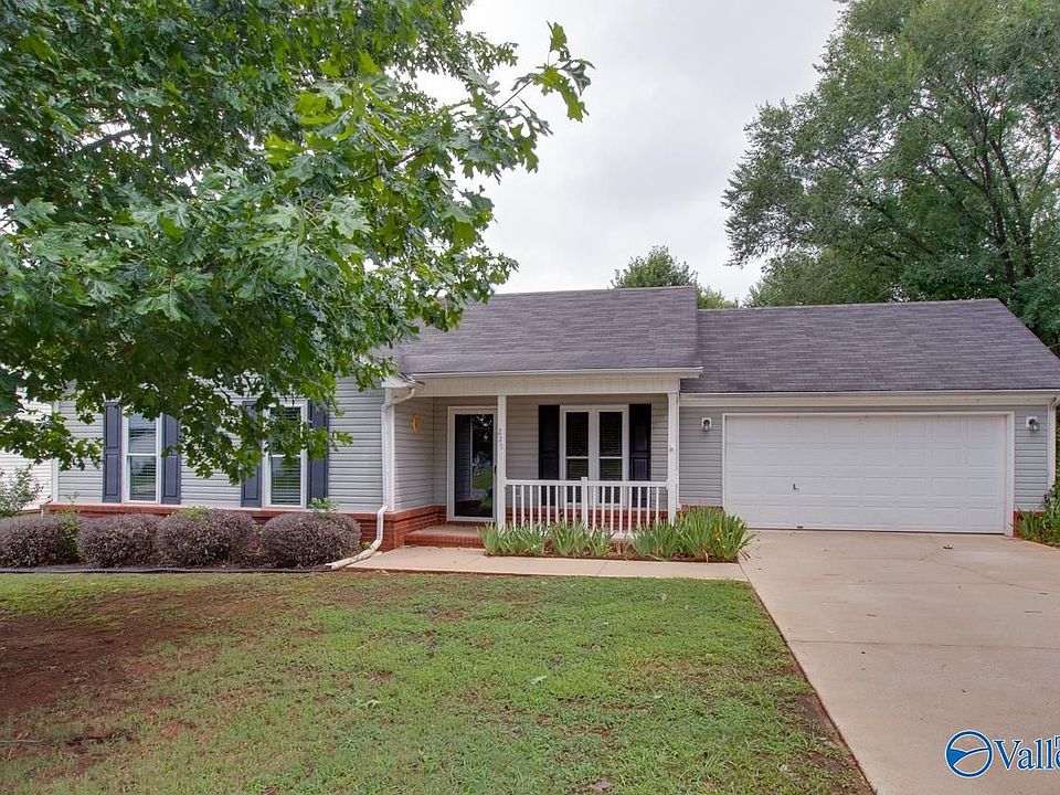 1st image of 225 Cedar Creek Cir