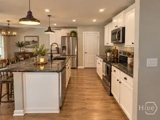 3 bed, 2.5 bath, 1682 sqft, $2,350 — Photo 2
