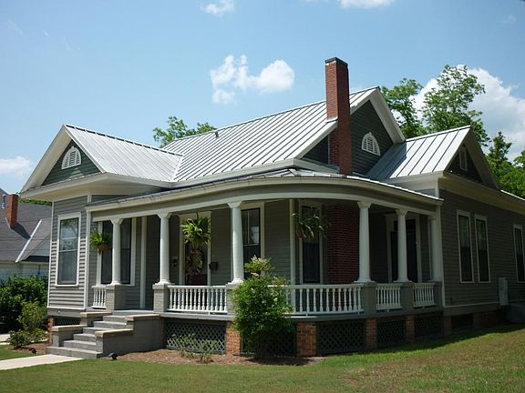 Right corner front of house from street