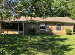 808 Boling St NE, Magee, MS 39111