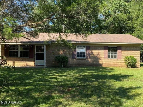 808 Boling St NE, Magee, MS 39111