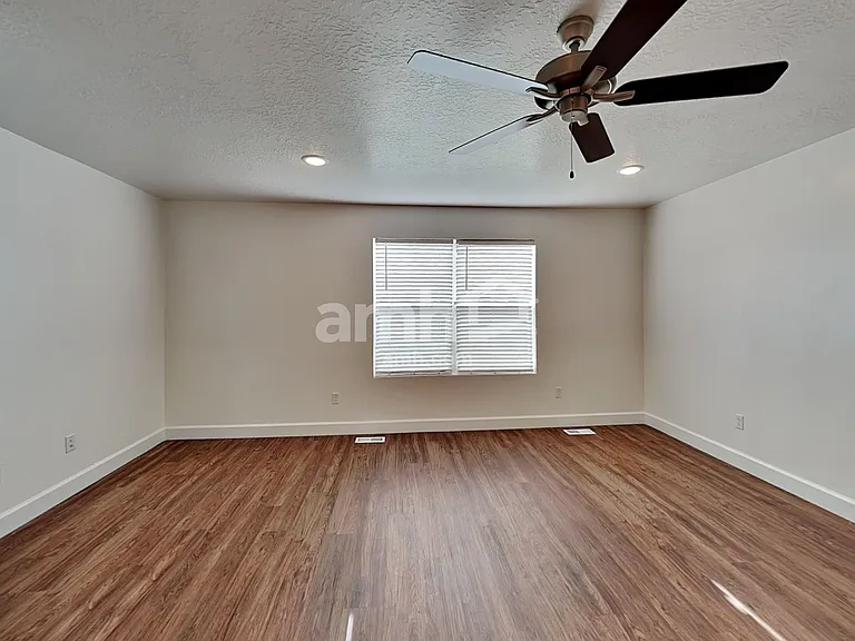 1328 E White St — Photo 12