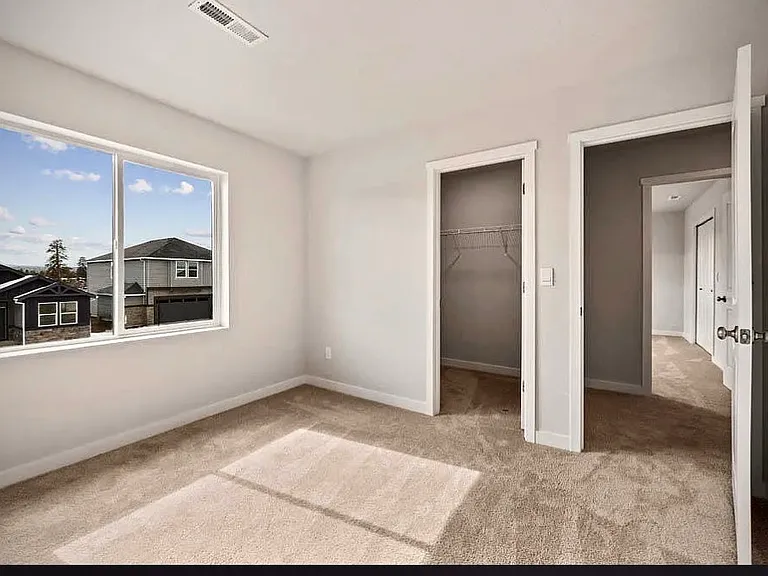 21625 SE Fuji Dr — Photo 2