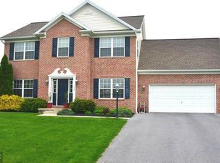 443 Castleton Dr, Chambersburg, PA 17202