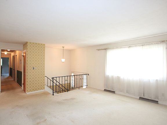 5th image of 10 Bradley Ct
