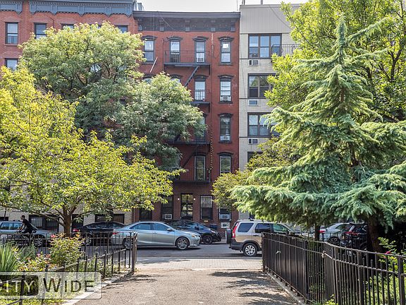 5th image of 284 E 10th St APT 2c