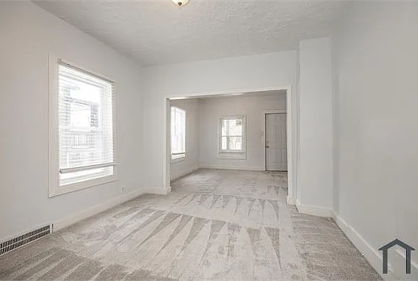 10011 Elizabeth Ave — Photo 5