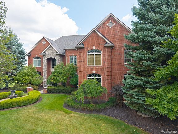 2nd image of 840 High View Ct