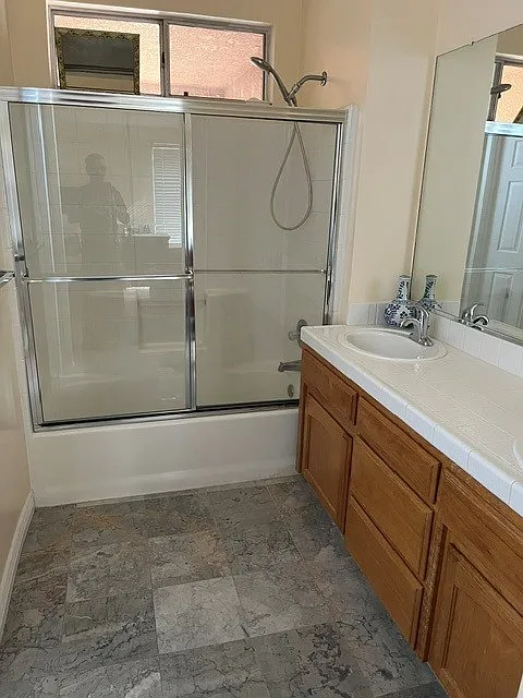 5 bed, 1800 sqft, $2,700 — Photo 4