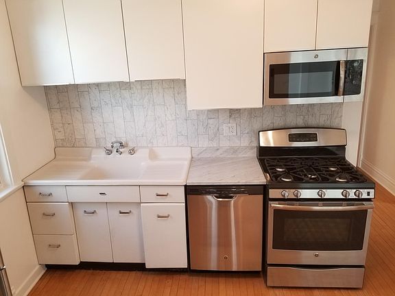 3rd image of 5008 N Leavitt St #2