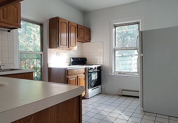 4th image of 3240 Cambridge Ave APT 2