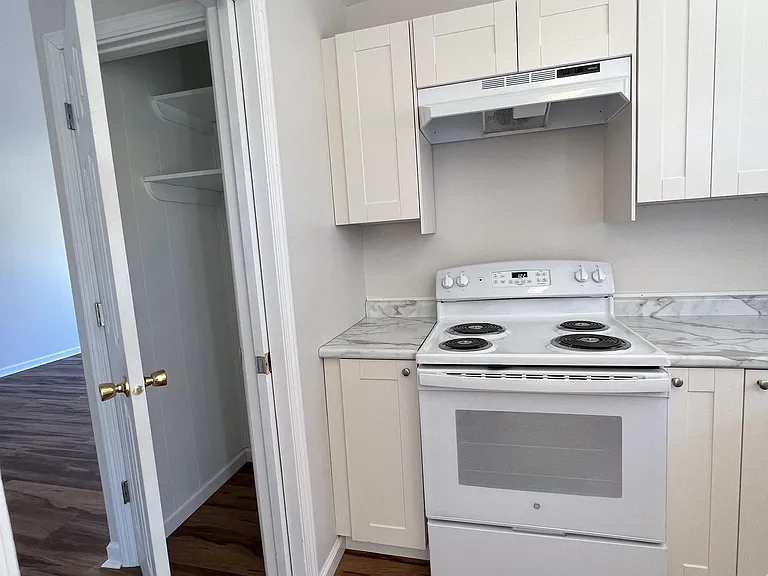 17 E Blaine St — Photo 27