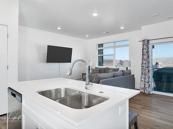 5th image of 5801 S Garnet Dr #1301