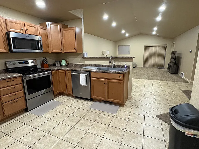 706 S Wind River Dr — Photo 3