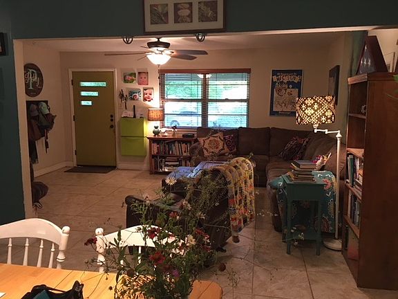 4th image of 804 S Avenue J
