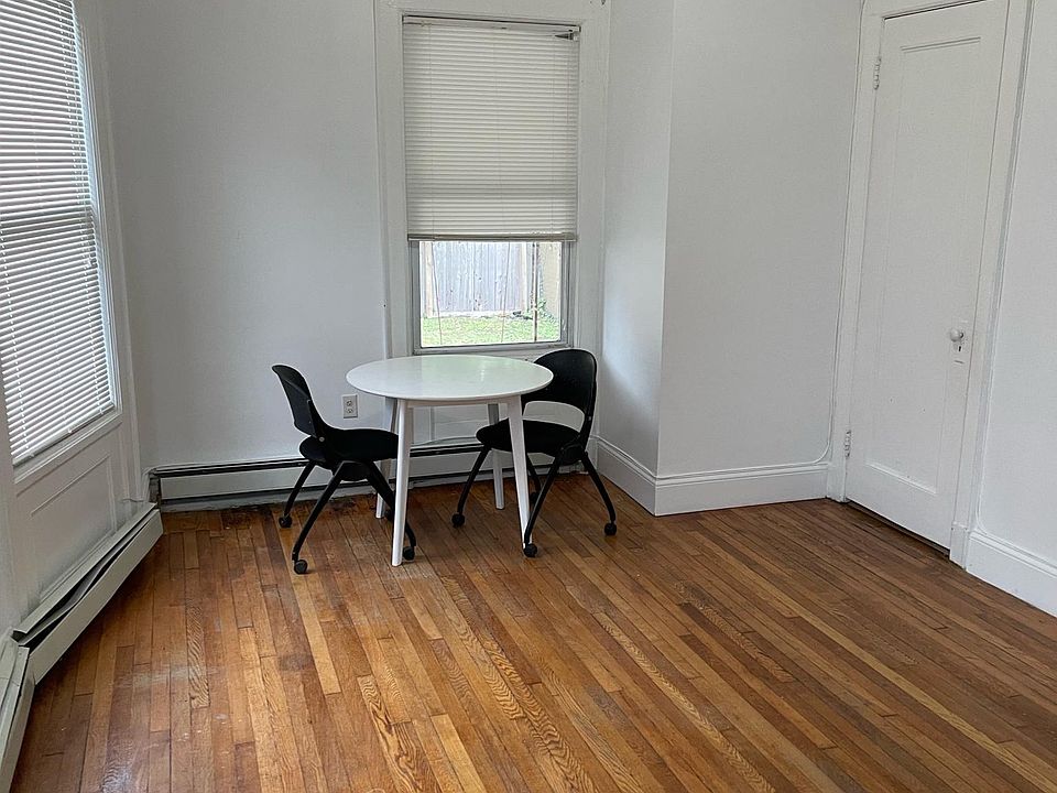 Open Living room area, large enough for small breakfast table.