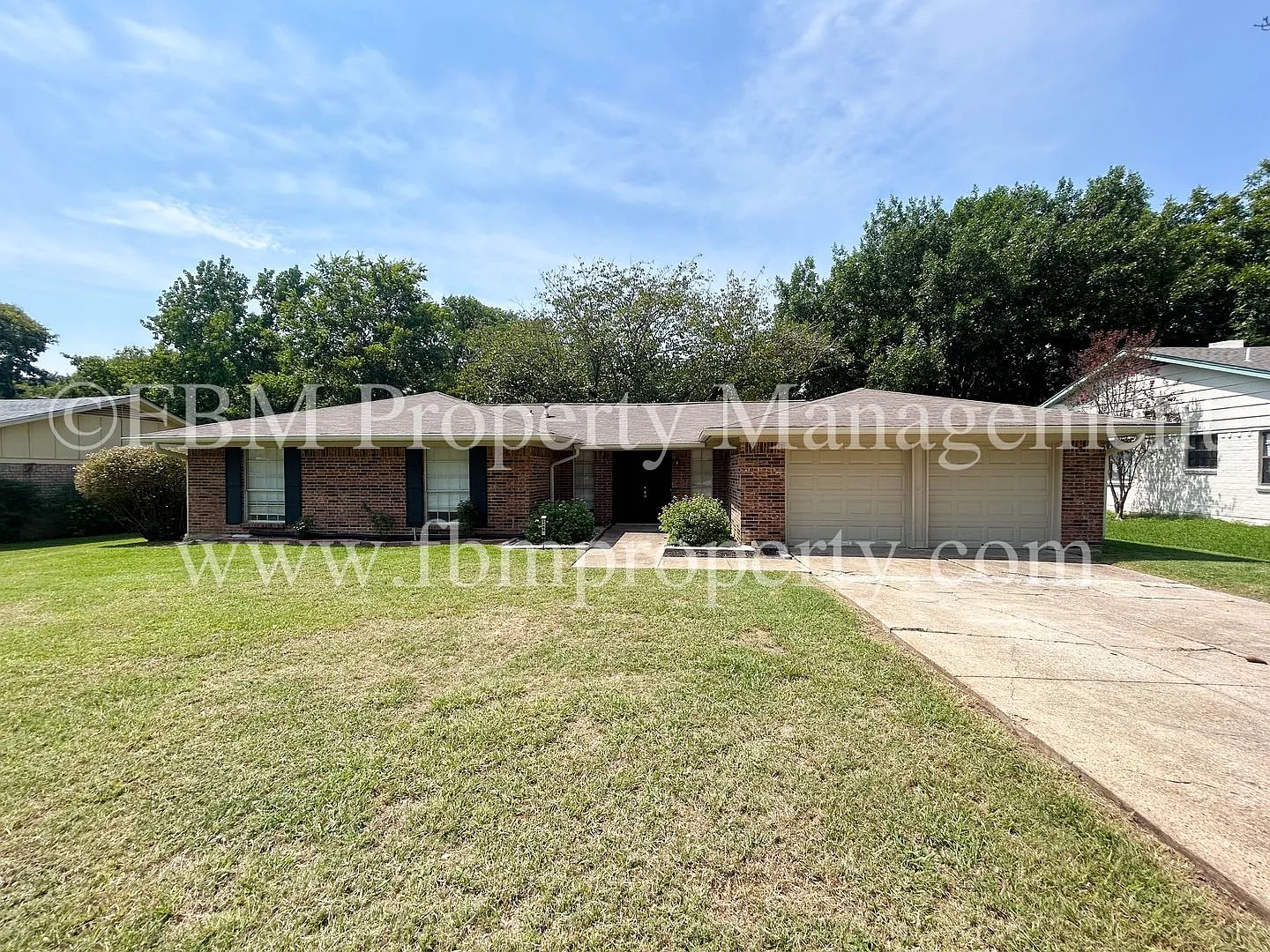 2409 Linda Dr - Charming 3 Bedroom, 2 Bathroom Home with Fenced Backyard in Ennis, TX! — Photo 1
