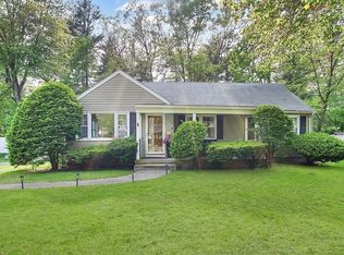 48 Maplewood St, Longmeadow, MA 01106