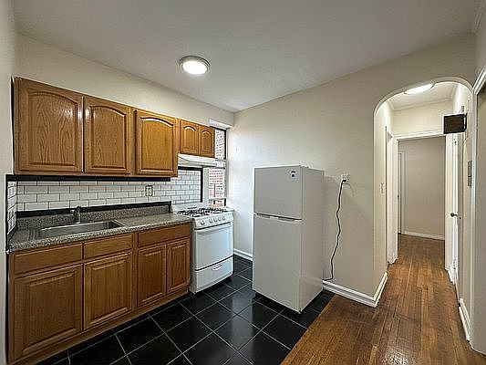 5th image of 4331 Ithaca St APT 410