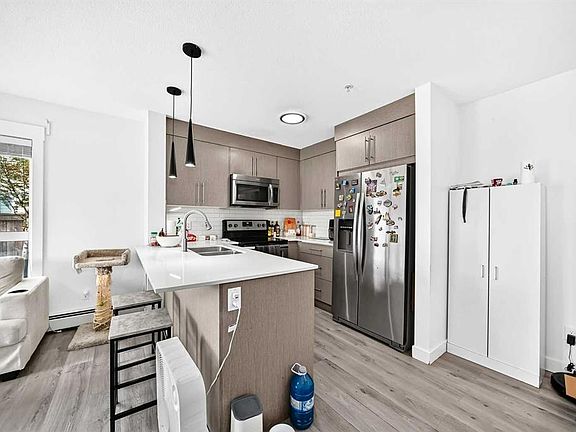 5th image of 302 S Skyview Ranch Dr NE #4116
