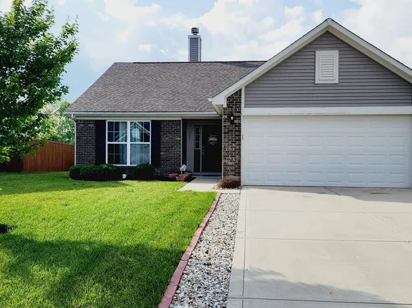 1267 W Crystal Dr, Fortville, IN 46040