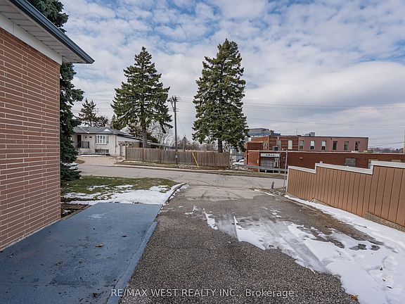 4th image of 101 Barrymore Rd