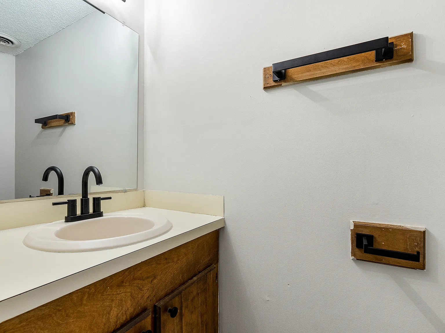 2 bed, 1.5 bath, 1100 sqft, $950 — Photo 3