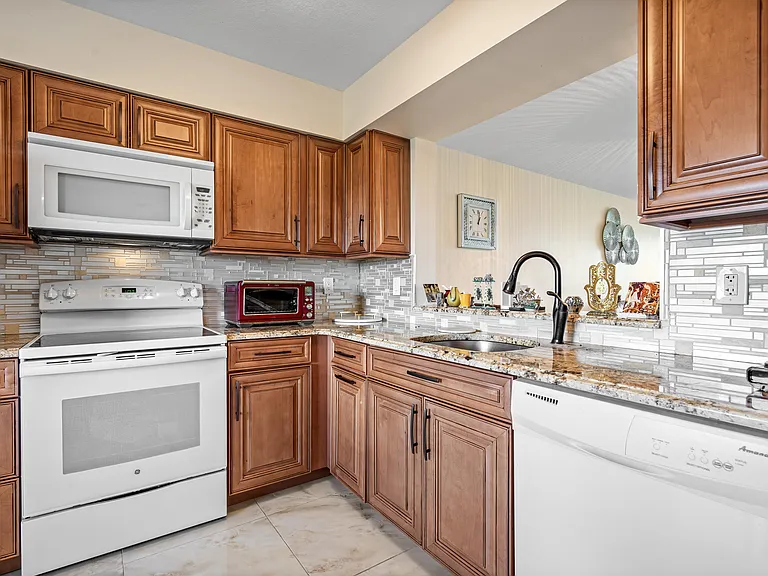7290 Kinghurst Dr #607 — Photo 8