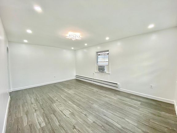 4th image of 225 Locust Ave Floor 1