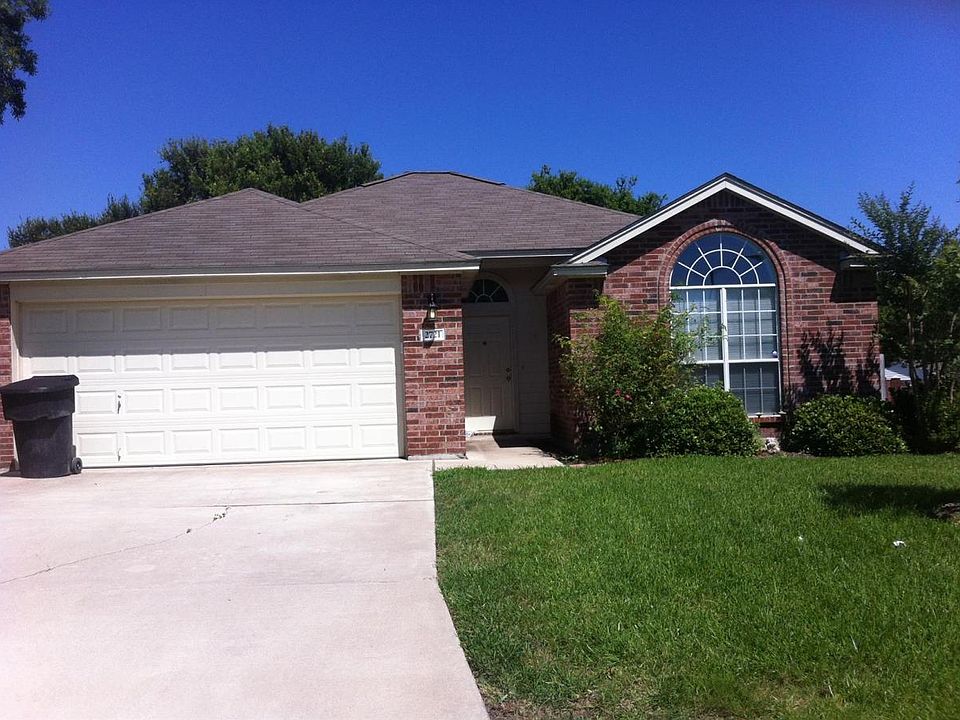 1st image of 2721 Greenbriar Ct
