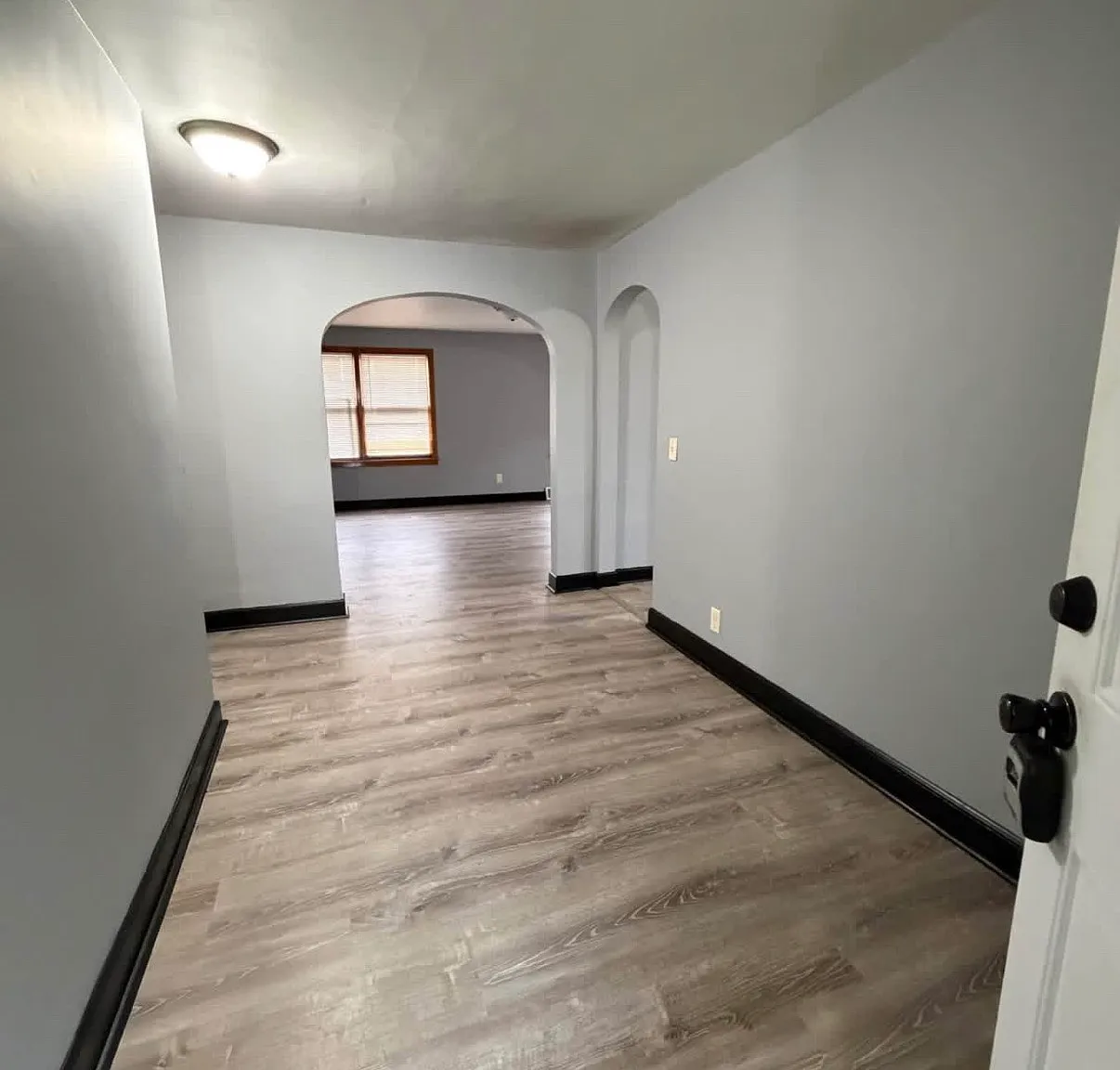 2 bed, 900 sqft, $1,200 — Photo 2