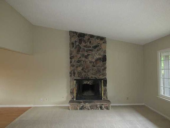 2nd image of 2840 Beaufort Ave